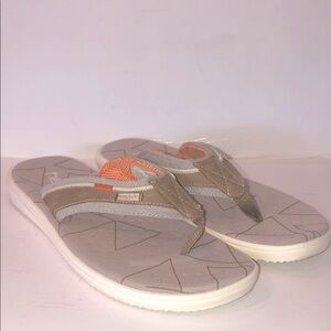 Hey Dude Men’s Tan/Gray Flip Flops